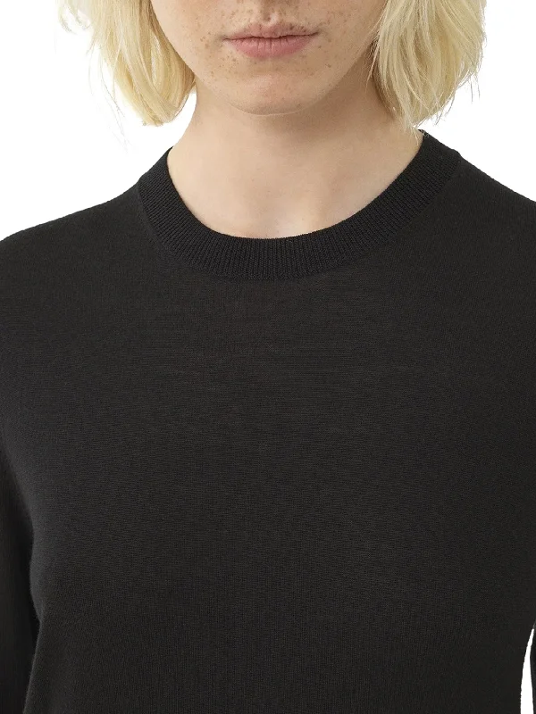 chloe-_fitted-crew-neck-sweater_black_chc24smp11661-001black