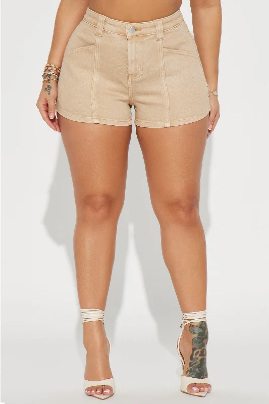 im-feelin-it-tinted-short-khaki