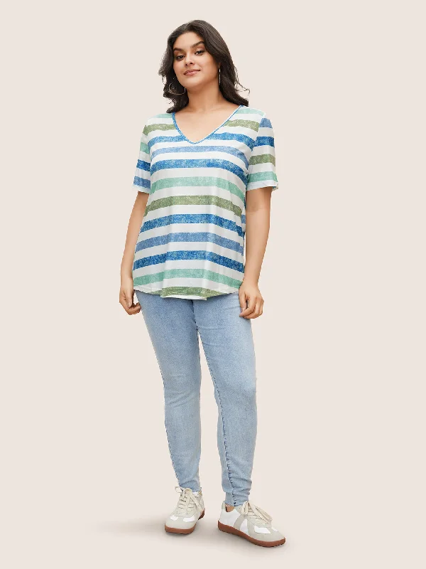 striped-contrast-v-neck-t-shirt