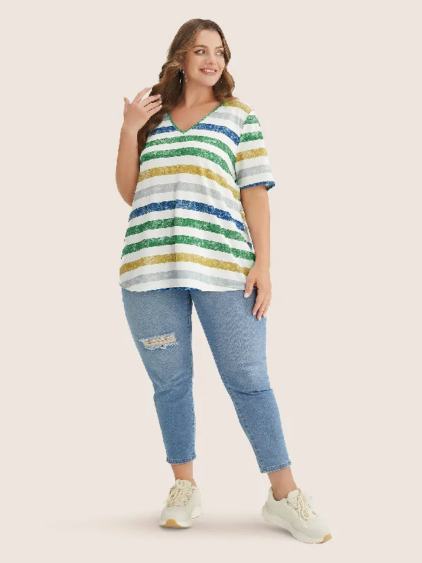 striped-contrast-v-neck-t-shirt