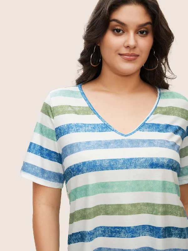 striped-contrast-v-neck-t-shirt