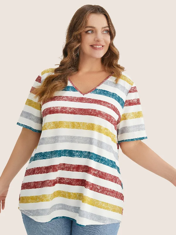 striped-contrast-v-neck-t-shirt